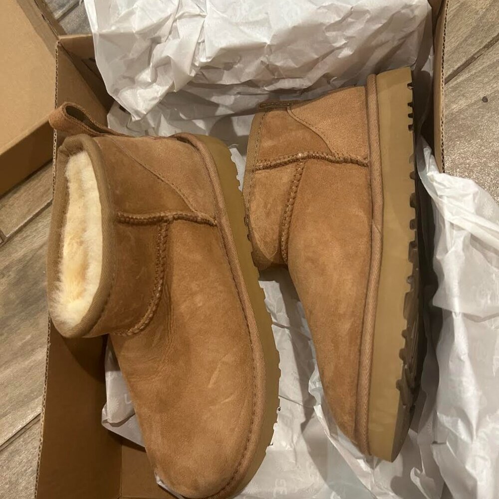 UGG boots - Picture 3 of 3